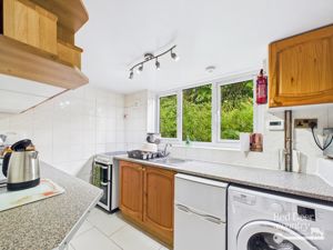 Snowdrop Cottage- click for photo gallery